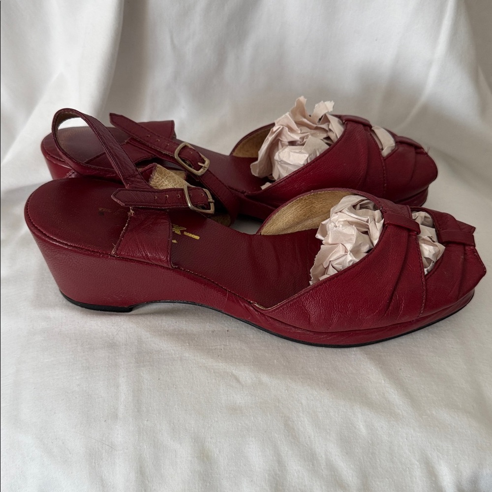 RE-MIX Red Leather Women's 1940’s style Sandals - Picture 2 of 8